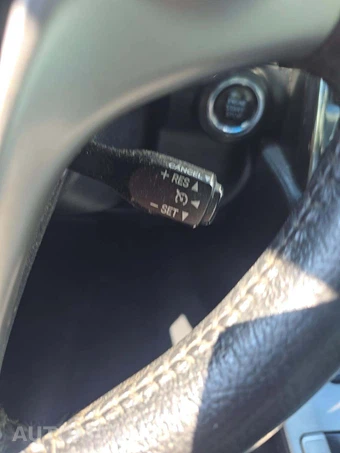 2012 Toyota Camry SE – miniatura 8