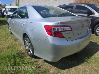 2012 Toyota Camry SE – miniatura 2