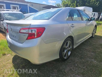 2012 Toyota Camry SE – miniatura 3
