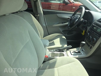 2012 Toyota Corolla LE – miniatura 8
