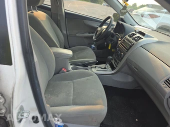 2012 Toyota Corolla LE – miniatura 8