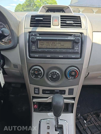 2012 Toyota Corolla LE – miniatura 10