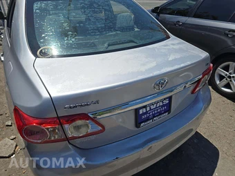 2012 Toyota Corolla LE – miniatura 29