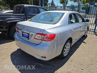 2012 Toyota Corolla LE – miniatura 3