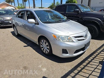 2012 Toyota Corolla LE – miniatura 4