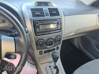 2012 Toyota Corolla LE - miniatura 11