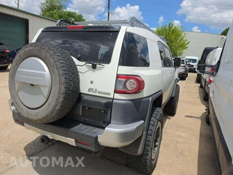 2012 Toyota FJ Cruiser w/Rear Doors - miniatura 3