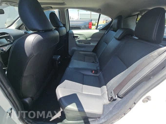 2012 Toyota Prius c Four - miniatura 13