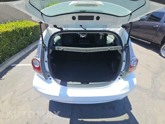 2012 Toyota Prius c Four - miniatura 16