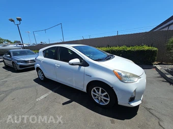 2012 Toyota Prius c Four - miniatura 3