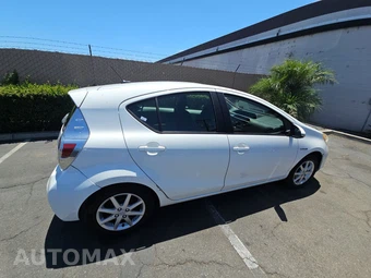 2012 Toyota Prius c Four - miniatura 4
