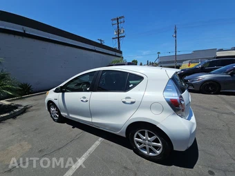 2012 Toyota Prius c Four - miniatura 6