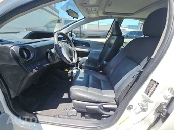 2012 Toyota Prius c Four - miniatura 7