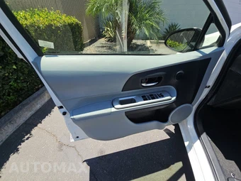 2012 Toyota Prius c Four - miniatura 9
