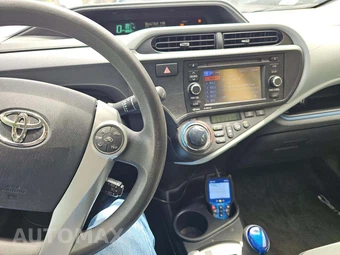 2012 Toyota Prius c Three – miniatura 10