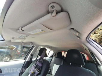 2012 Toyota Prius c Three – miniatura 11