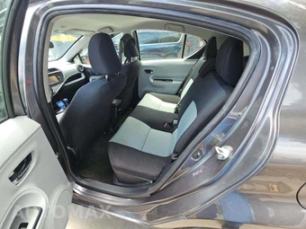 2012 Toyota Prius c Three – miniatura 13