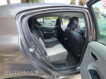 2012 Toyota Prius c Three – miniatura 16