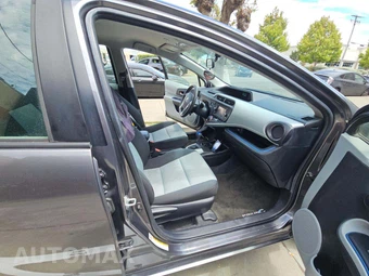 2012 Toyota Prius c Three – miniatura 18