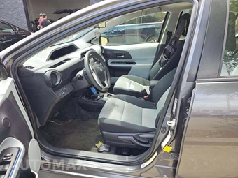 2012 Toyota Prius c Three – miniatura 6