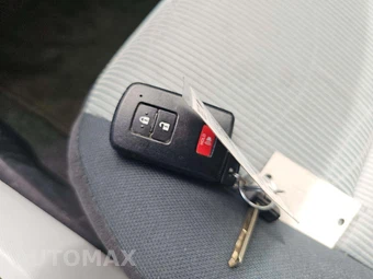 2012 Toyota Prius c Three – miniatura 8