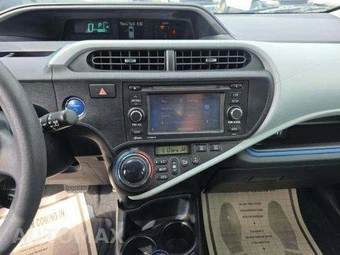 2012 Toyota Prius c Three – miniatura 10