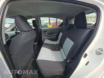 2012 Toyota Prius c Three – miniatura 13