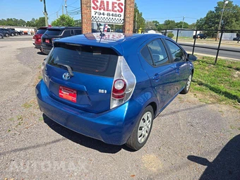 2012 Toyota Prius c Two – miniatura 3