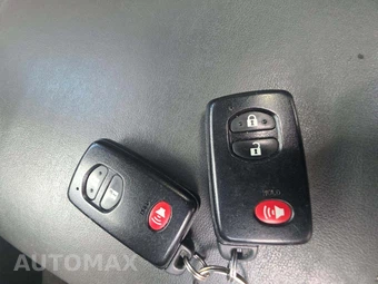 2012 Toyota Prius Four – miniatura 8
