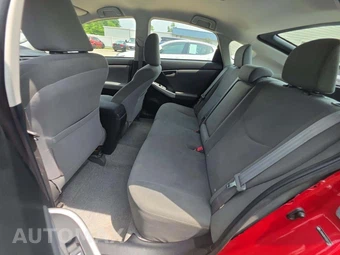 2012 Toyota Prius Three – miniatura 13