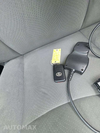 2012 Toyota Prius Three – miniatura 8