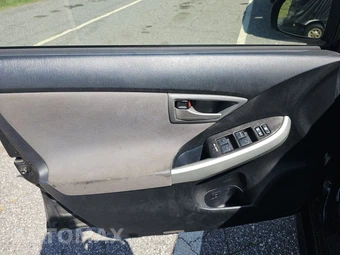 2012 Toyota Prius Three – miniatura 9