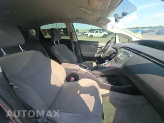 2012 Toyota Prius Three - miniatura 8