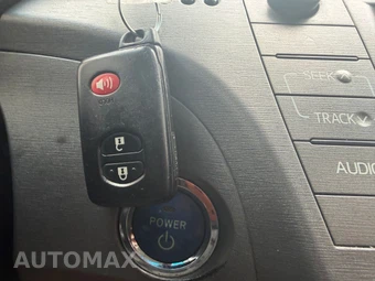 2012 Toyota Prius Three – miniatura 24