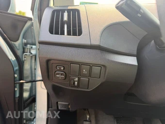 2012 Toyota Prius Three – miniatura 19