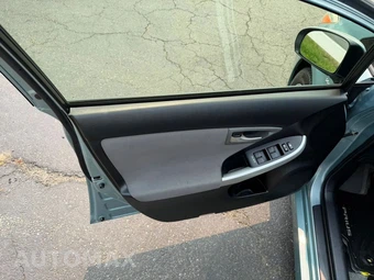 2012 Toyota Prius Three – miniatura 33