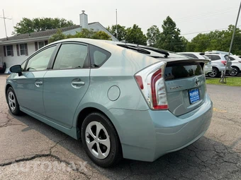 2012 Toyota Prius Three – miniatura 4