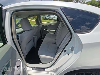 2012 Toyota Prius Three – miniatura 13
