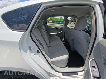 2012 Toyota Prius Three – miniatura 16