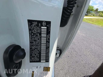 2012 Toyota Prius Three – miniatura 5