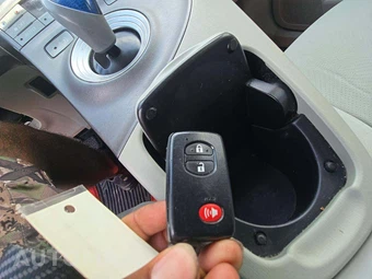 2012 Toyota Prius Three – miniatura 8