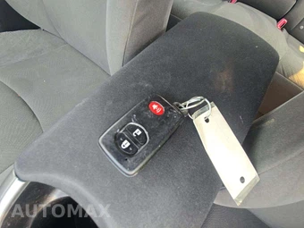 2012 Toyota Prius Three - miniatura 8