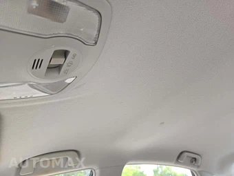 2012 Toyota Prius Three - miniatura 11