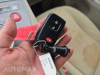 2012 Toyota Prius Three - miniatura 13