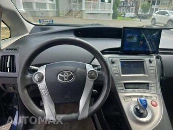 2012 Toyota Prius Two - miniatura 14