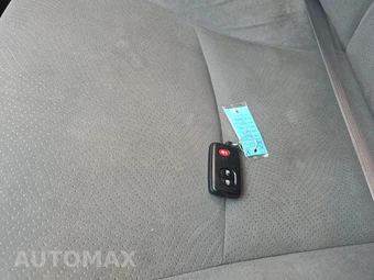 2012 Toyota Prius Two – miniatura 21