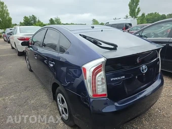 2012 Toyota Prius Two – miniatura 6