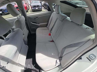 2012 Toyota Prius Two – miniatura 10