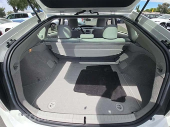2012 Toyota Prius Two – miniatura 11