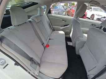 2012 Toyota Prius Two – miniatura 13